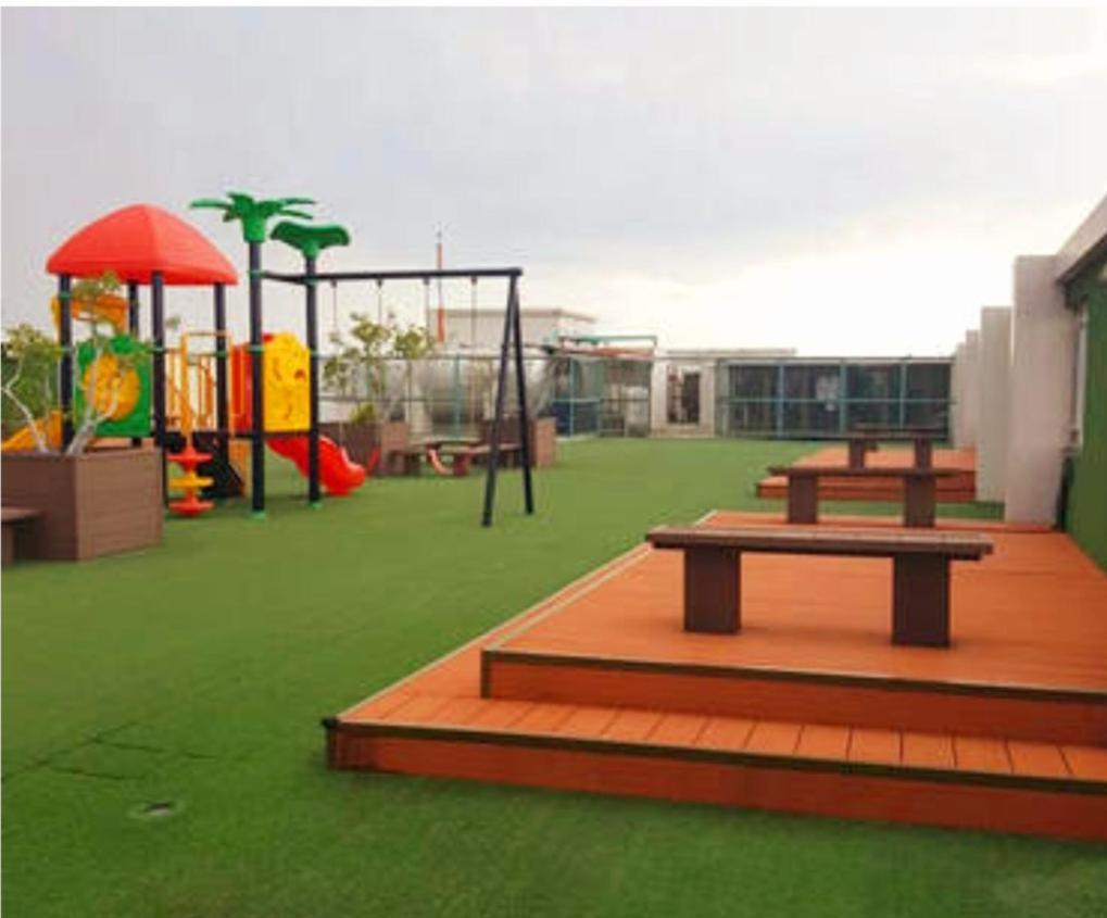 The Lancris Residences, 2 Bedrooms, 1 Bathroom, Living-Room, Kitchen & Pool Is Free Paranaque City Exterior photo